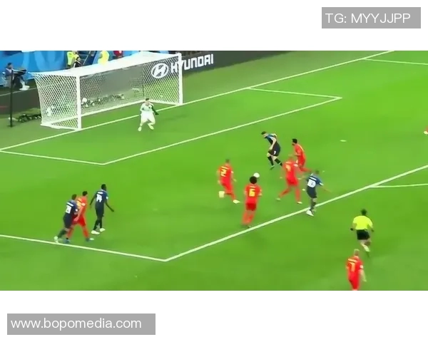 足球明星人偶摆件的魅力与收藏价值探讨及其在家居装饰中的应用