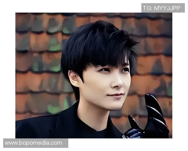 天下足球明星演员齐聚一堂展现运动与艺术的完美结合 天下足球明星演员齐聚一堂展现运动与艺术的完美结合