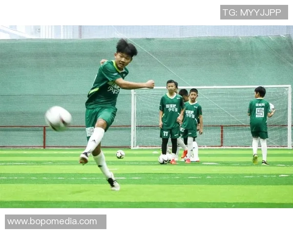 中国足球明星特技揭秘:他们如何在绿茵场上展现惊人技艺与魅力 中国足球明星特技揭秘:他们如何在绿茵场上展现惊人技艺与魅力