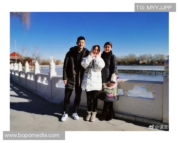 梦想成真女孩与篮球明星亲密合影展现青春活力与追逐梦想的无限可能 梦想成真女孩与篮球明星亲密合影展现青春活力与追逐梦想的无限可能